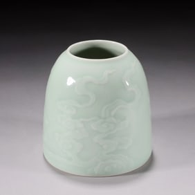 A PEA-GREEN GLAZE CLOUD WATERPOT