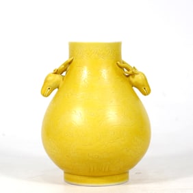A YELLOW GLAZED DEER-HEAD ZUN WITH INCISED DOUBLE DRAGON PATTERN