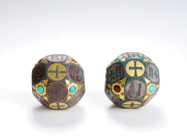 A WESTERN HAN GOLD-INLAID GEM-SET EIGHTEEN-SIDED BOQIONG (DICE)