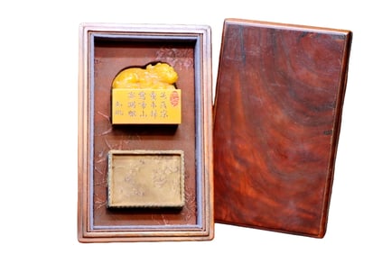 A TIANHUANG BEAST SEAL YUXUAN MARK WITH RED VEINS