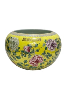 A FAMILLE ROSE YELLOW GROUND FLORAL APPLE JAR
