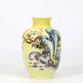 A YELLOW-GROUND CLOISONNE ENAMEL FLORAL AND POETRY THIN-WALLED SMALL VASE