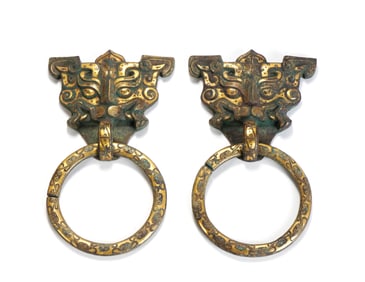 A PAIR GOLD-INLAID BRONZE RING-HOLDERS