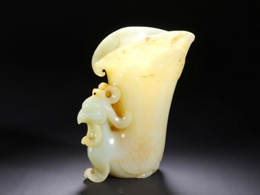 A JADE CHICKEN-HEAD CUP DESKTOP STUDY  ORNAMENT
