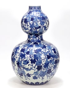 A BLUE AND WHITE  ' BAT AND DEER ' GOURD-SHAPED VASE