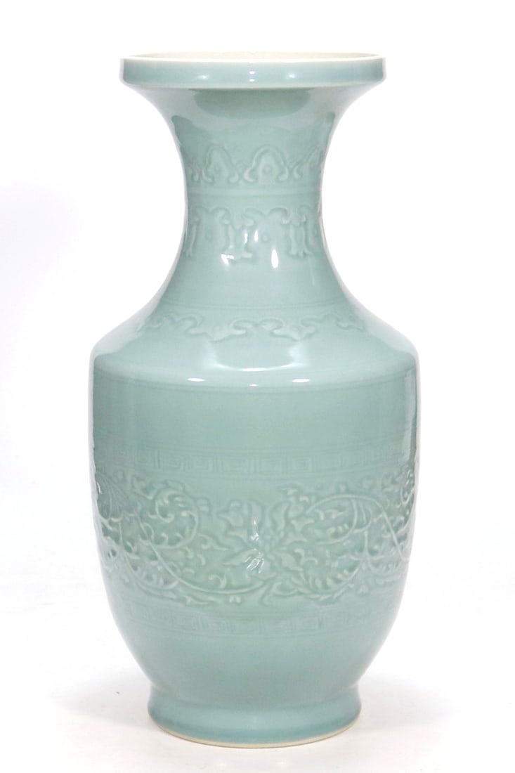 A CELADON GLAZED VASE WITH INCISED INTERLOCKING FLORAL PATTERN: A CELADON GLAZED VASE WITH INCISED INTERLOCKING FLORAL PATTERN H:45CM,D:17.5CM