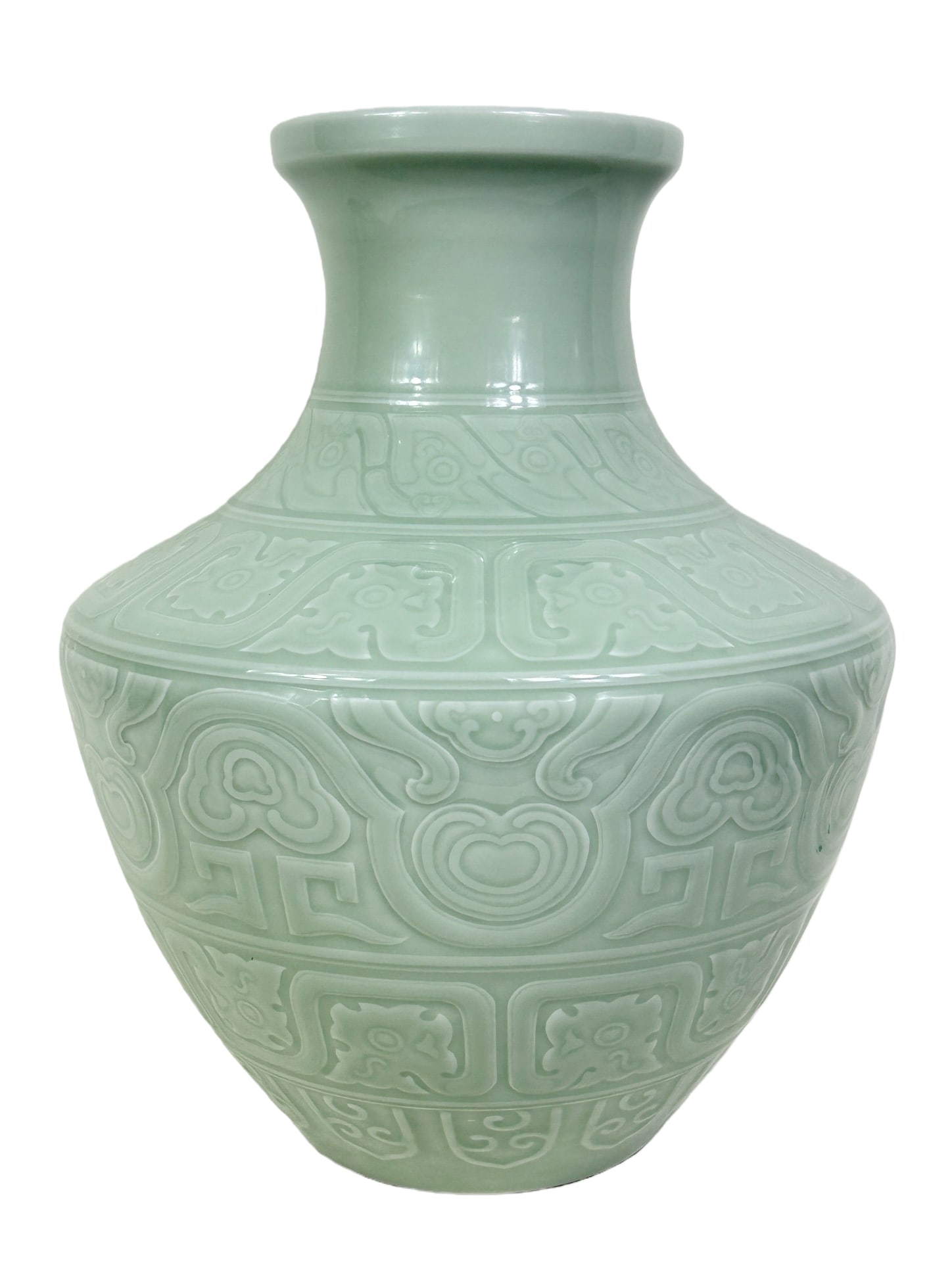 A CELADON CARVED PLANTAIN-LEAF LEI-FORM ZUN: A CELADON CARVED PLANTAIN-LEAF LEI-FORM ZUN H:37.5CM,D:31CM