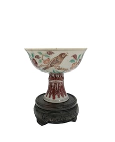 A FAMILLE VERTE FLOWER AND BIRD STEM CUP