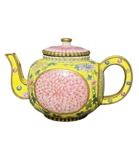 AN ENAMEL GILT CHRYSANTHEMUM TEAPOT