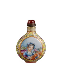 AN ENAMEL WESTERN FIGURE SNUFF BOTTLE