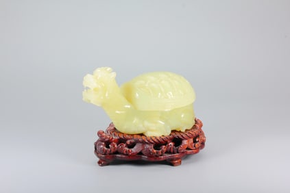 A YELLOW JADE BAXIA-COVERED BOX