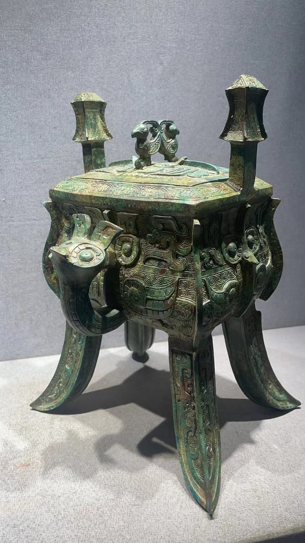 Chinese Bronze Carved Beast Face Pattern Double Ears Ding