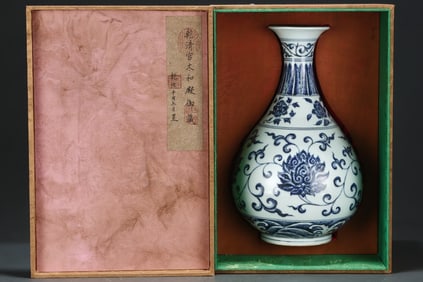 Blue and White Flower Pattern Porcelain Vase