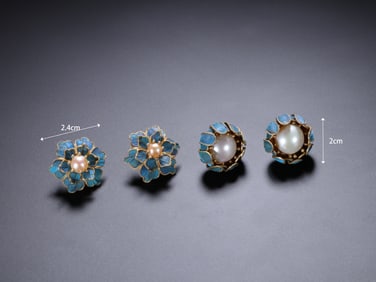 Group of Four Gilt Silver Inlaid White Pearl and Blue Feather Carved Flower Pattern Earring