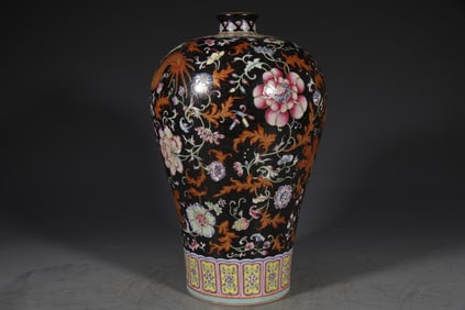 Famille Rose Gold Drawing Flower and Dragon Pattern Porcelain Vase