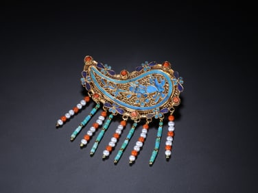 Gilt Silver Inlaid White Pearl and Gem Stone Carved Flower Pattern Necklace