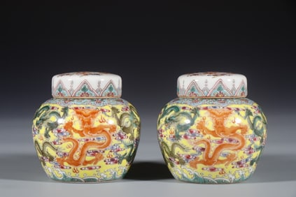 Pair of Enamel Drawing Flower and Dragon Pattern Porcelain Lid Pot