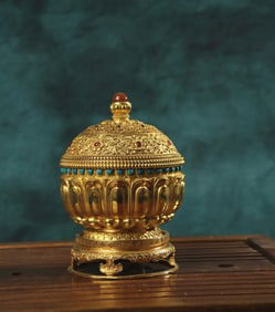 Gilt Bronze Carved Flower Pattern Lotus Flower Shape Lid Pot