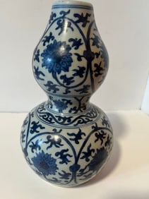 Blue and White Flower Pattern Gourd Shape Porcelain Vase