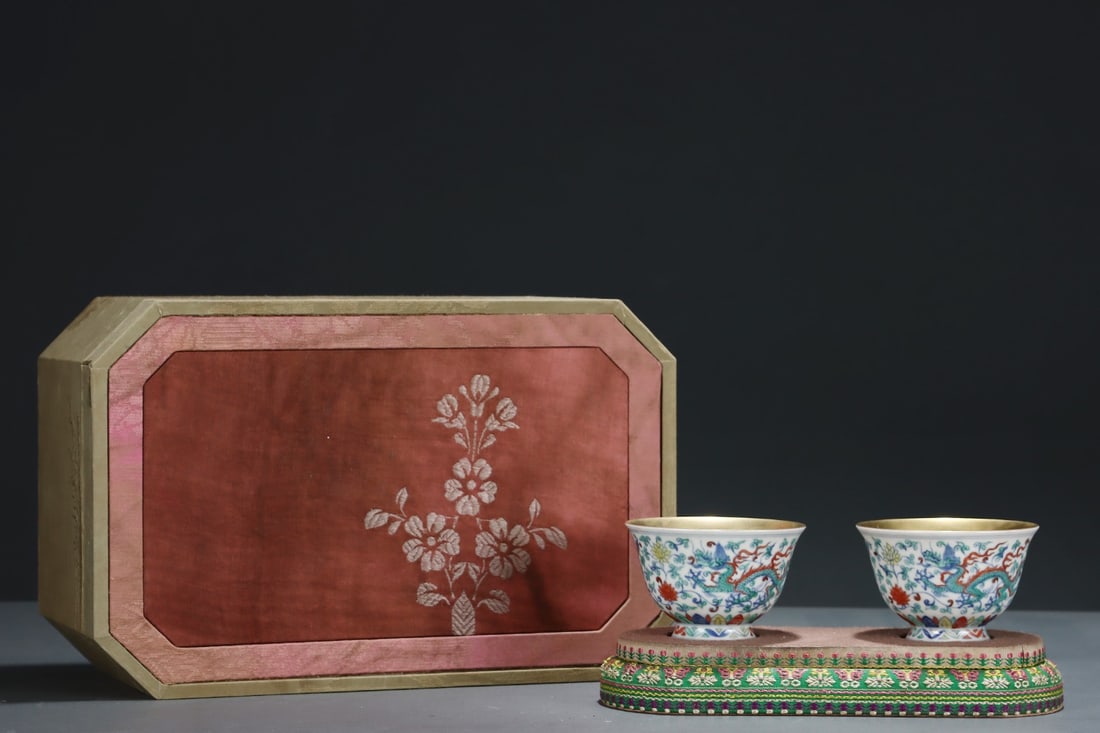 Pair of Doucai Flower and Dragon Pattern Porcelain Cup: Pair of Doucai Flower and Dragon Pattern Porcelain Cup (5.6 x 8.1cm)