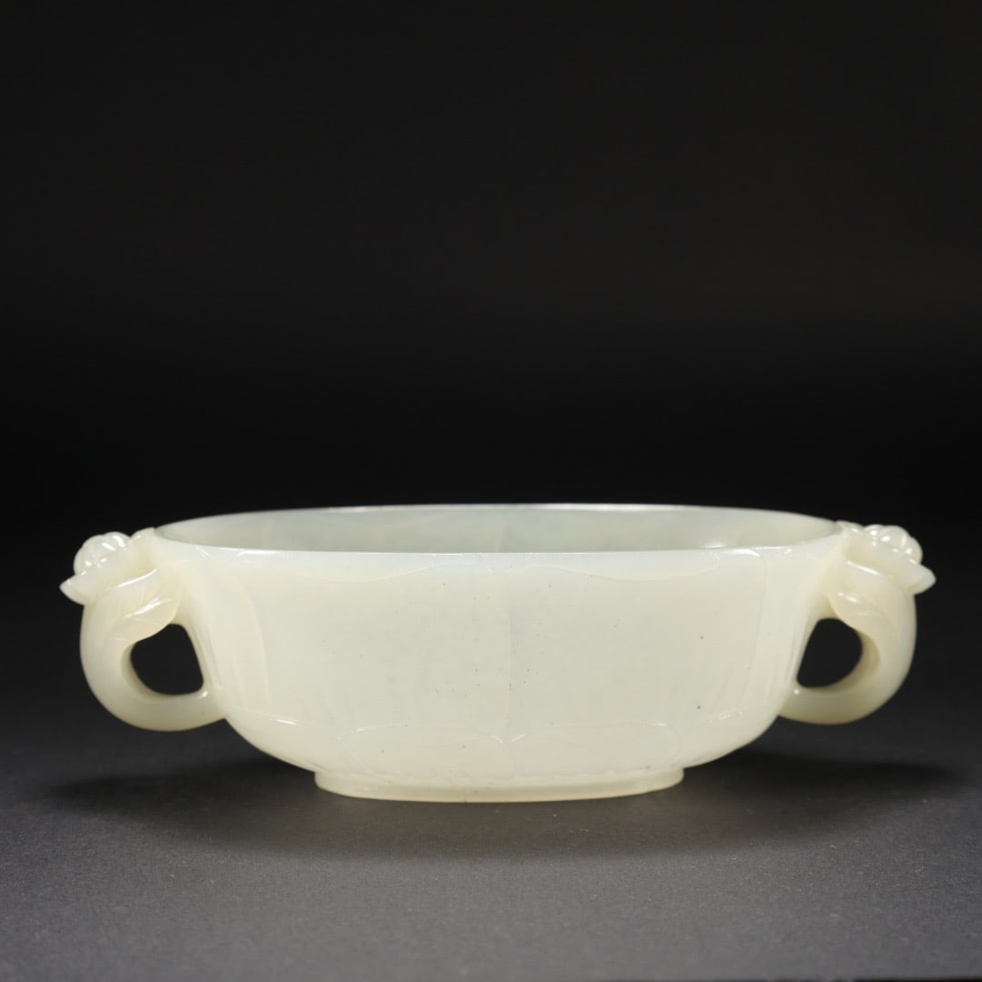 Jade Carved Double Lotus Flower Ears Washer: Jade Carved Double Lotus Flower Ears Washer (12.8 x 6.3 x 3.8cm)