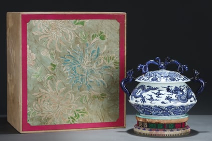 Blue and White Dragon Pattern Porcelain Double Dragon Ears Lid Pot