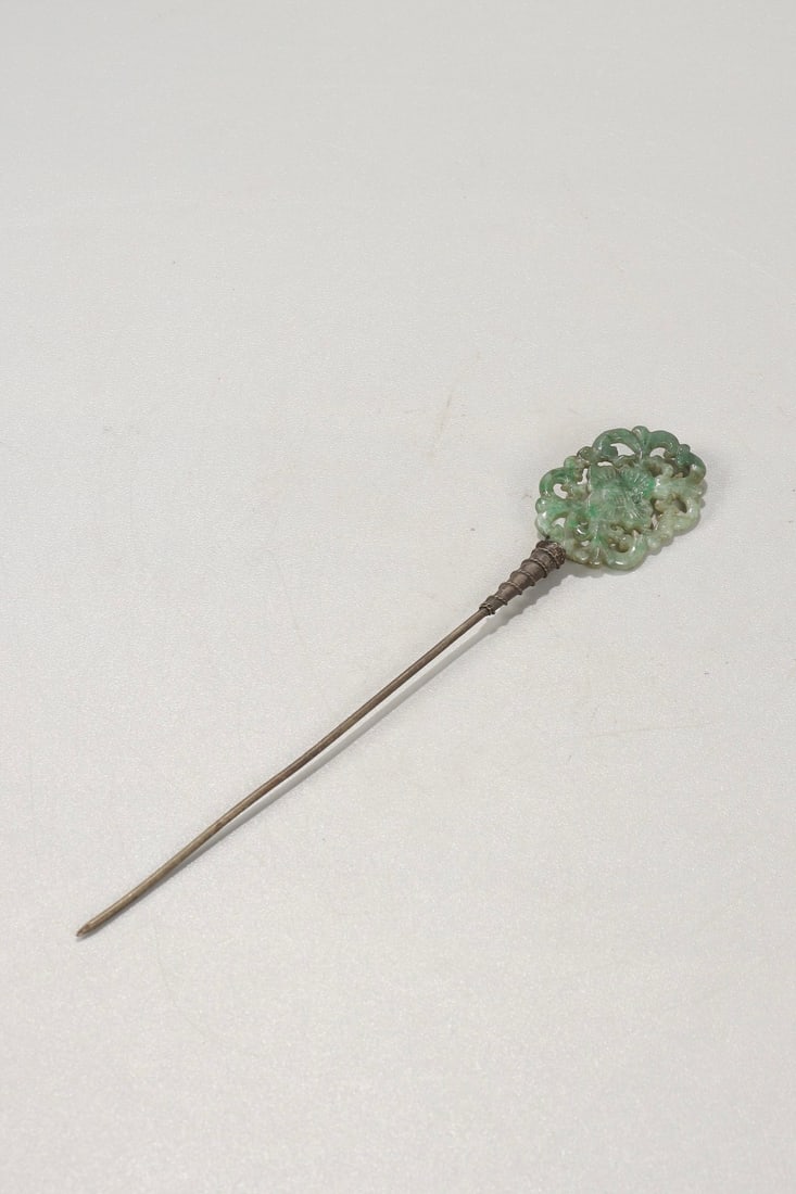 Jadeite Carved Flower Pattern Hairpin: Jadeite Carved Flower Pattern Hairpin (18.5 x 2.8cm,Weight 10.5g)