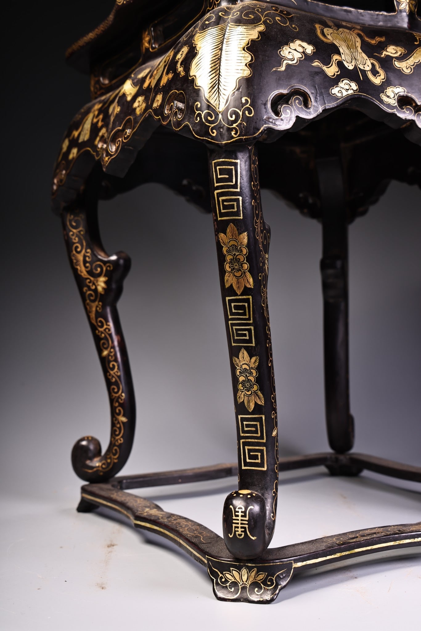 Lacquerware Gold Drawing Dragon Pattern Chair - 11