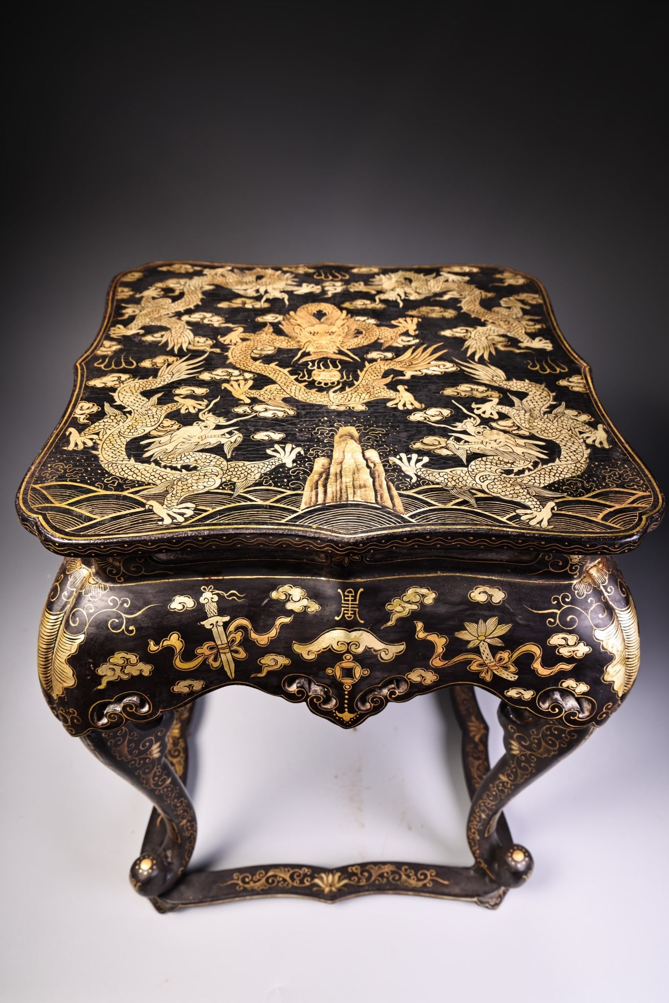 Lacquerware Gold Drawing Dragon Pattern Chair - 2