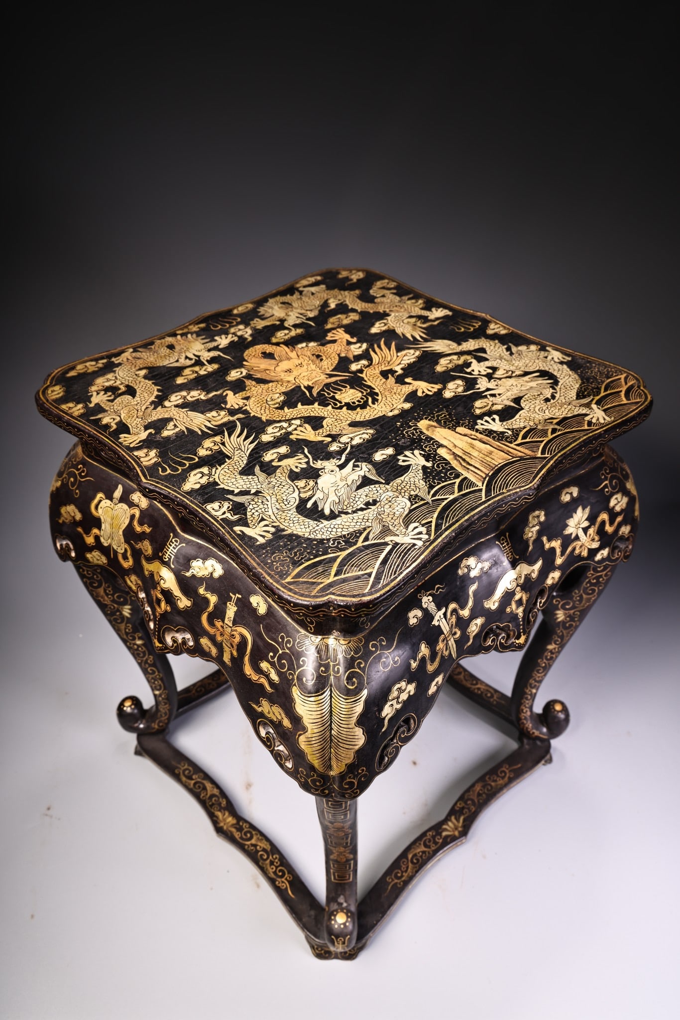 Lacquerware Gold Drawing Dragon Pattern Chair - 5