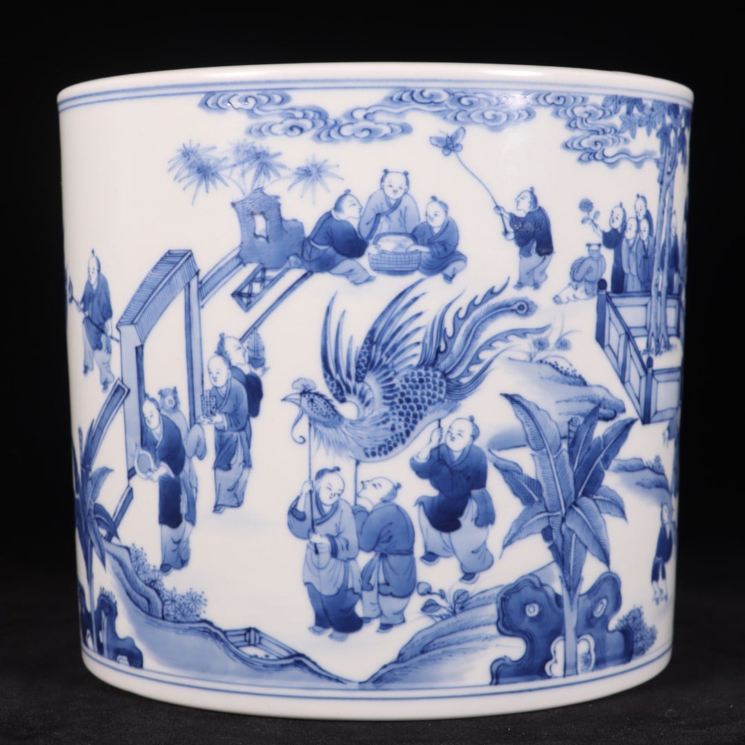 Blue and White Playing Children Pattern Porcelain Brush Pot: Blue and White Playing Children Pattern Porcelain Brush Pot (15.8 x 17.5cm)