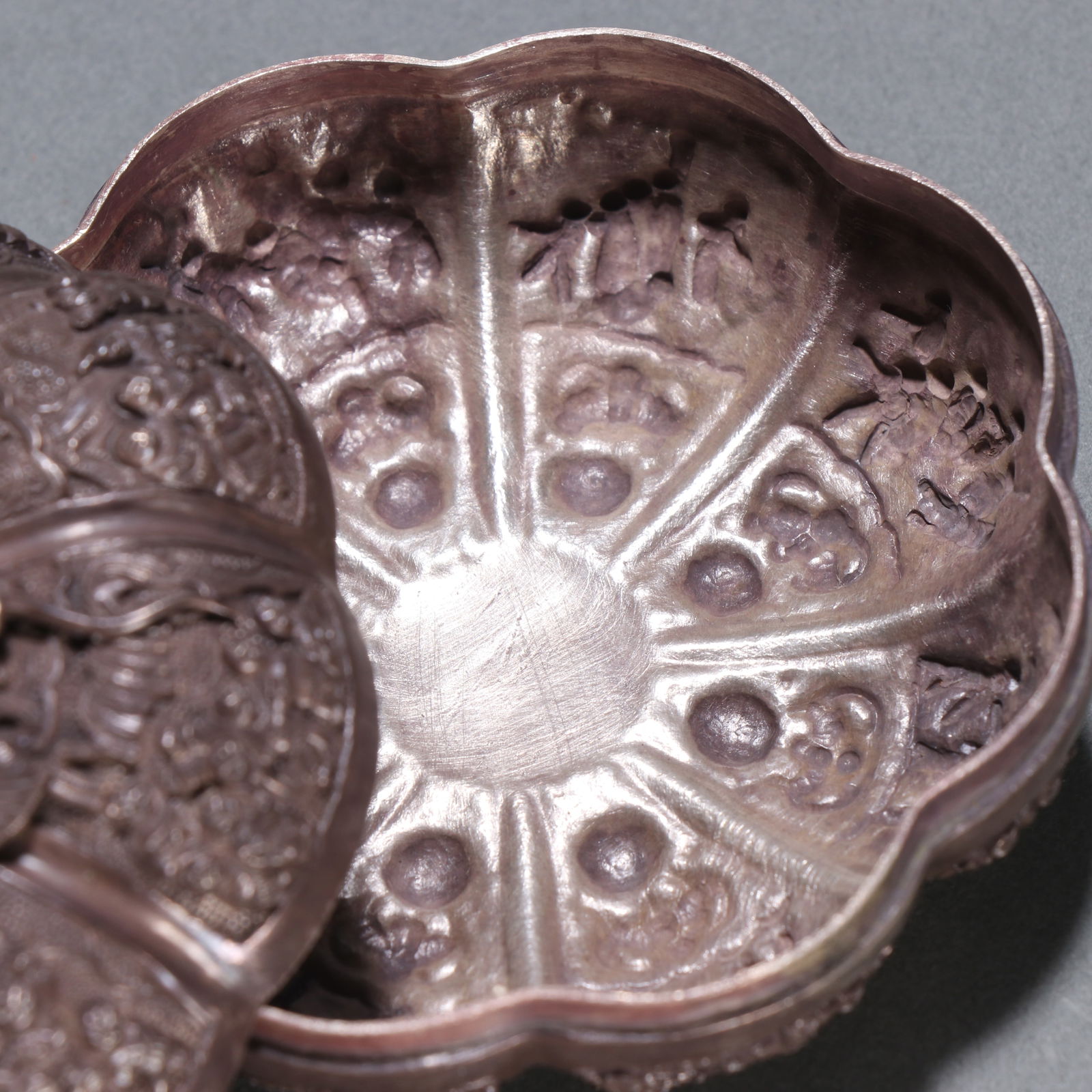 Silver Carved Playing Children Pattern Lid Box - 4