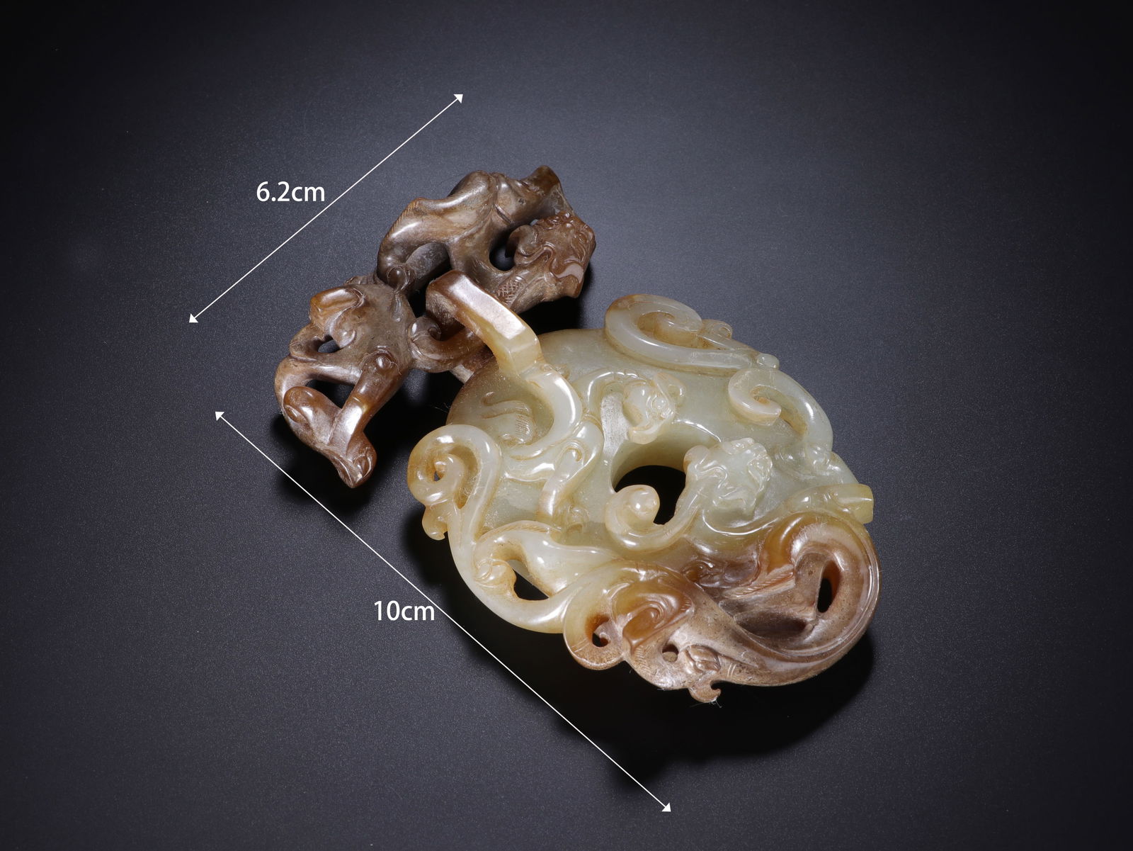 Jade Carved Chi Dragon Pattern Chicken Heart Shape Ornament: Jade Carved Chi Dragon Pattern Chicken Heart Shape Ornament (10 x 6.2cm)