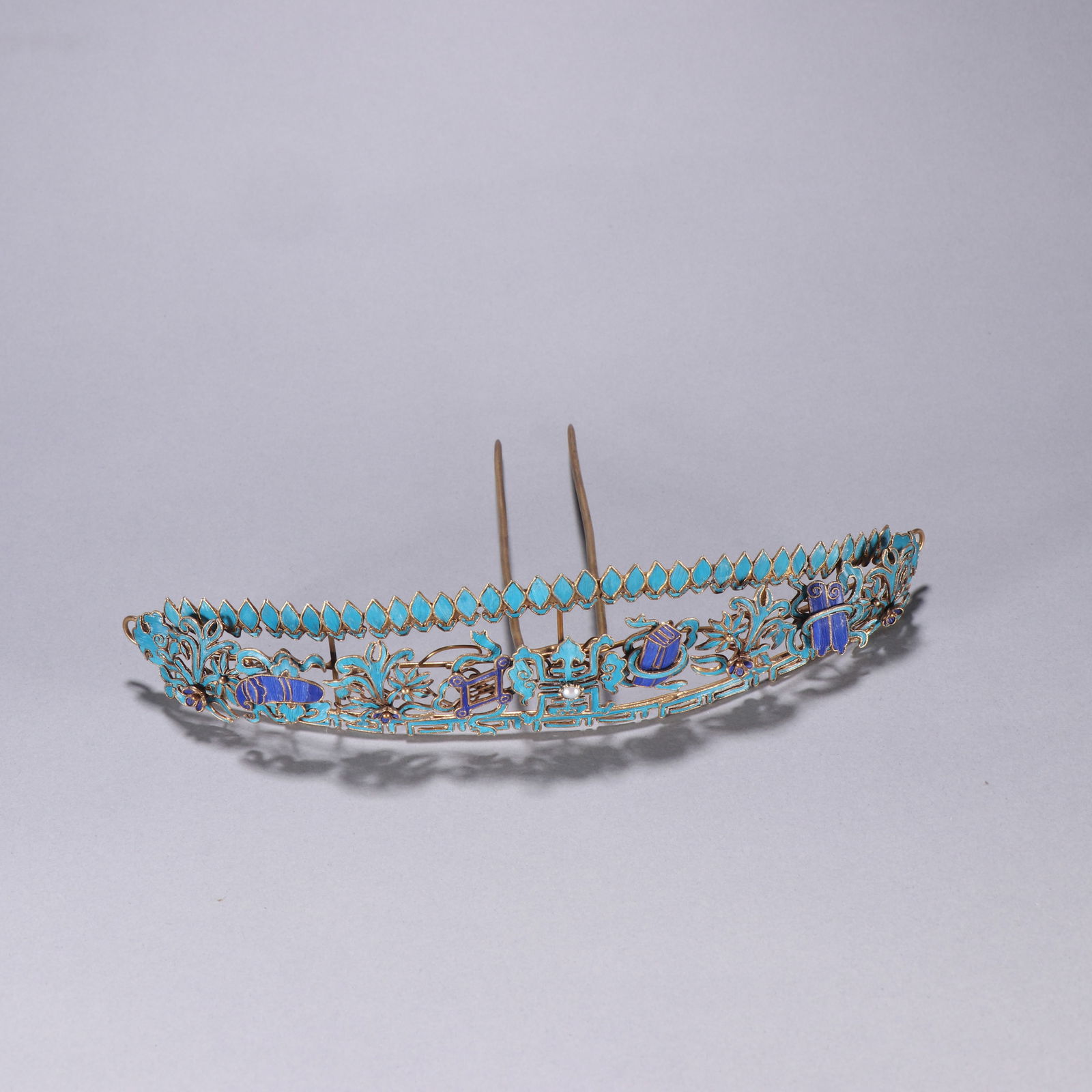 Gilt Silver Inlaid Blue Feather and Blue Enameled Carved Flower and Shou Pattern Hairpin: Gilt Silver Inlaid Blue Feather and Blue Enameled Carved Flower and Shou Pattern Hairpin (4 x 18.2cm)