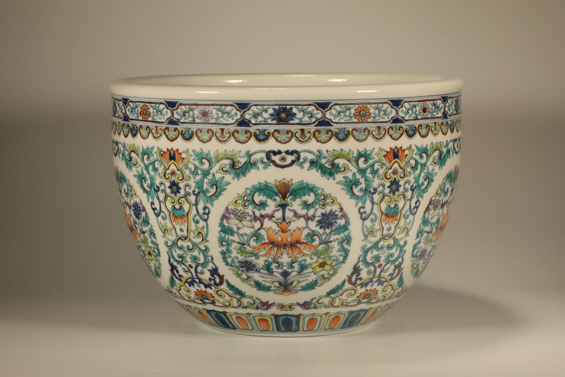 Doucai Flower Pattern Porcelain Pot - 3