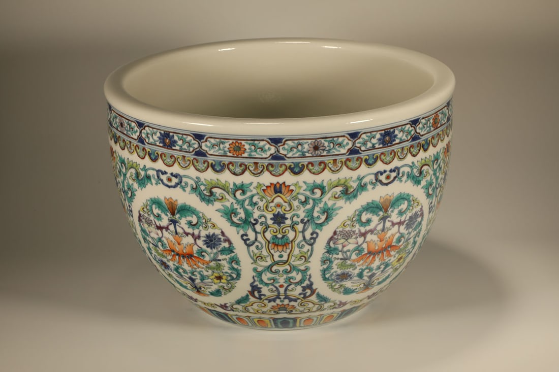 Doucai Flower Pattern Porcelain Pot - 4