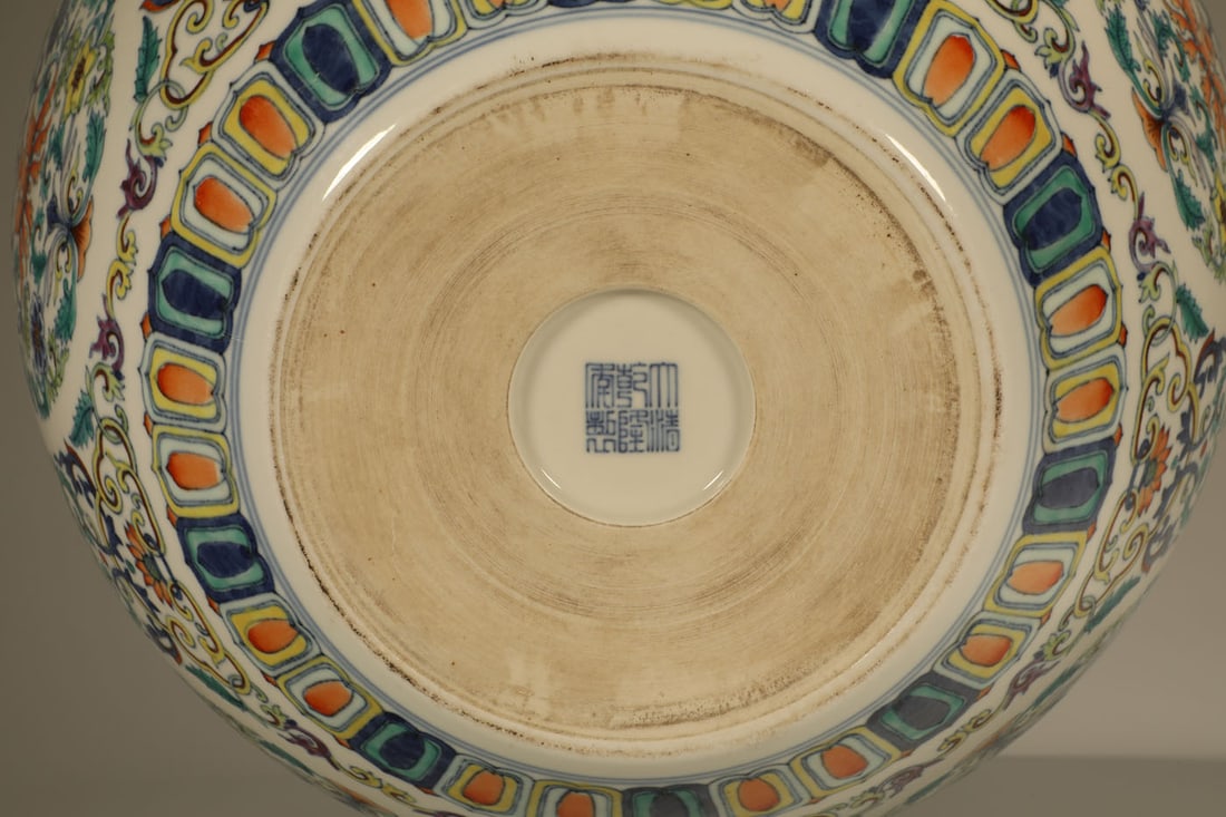 Doucai Flower Pattern Porcelain Pot - 6