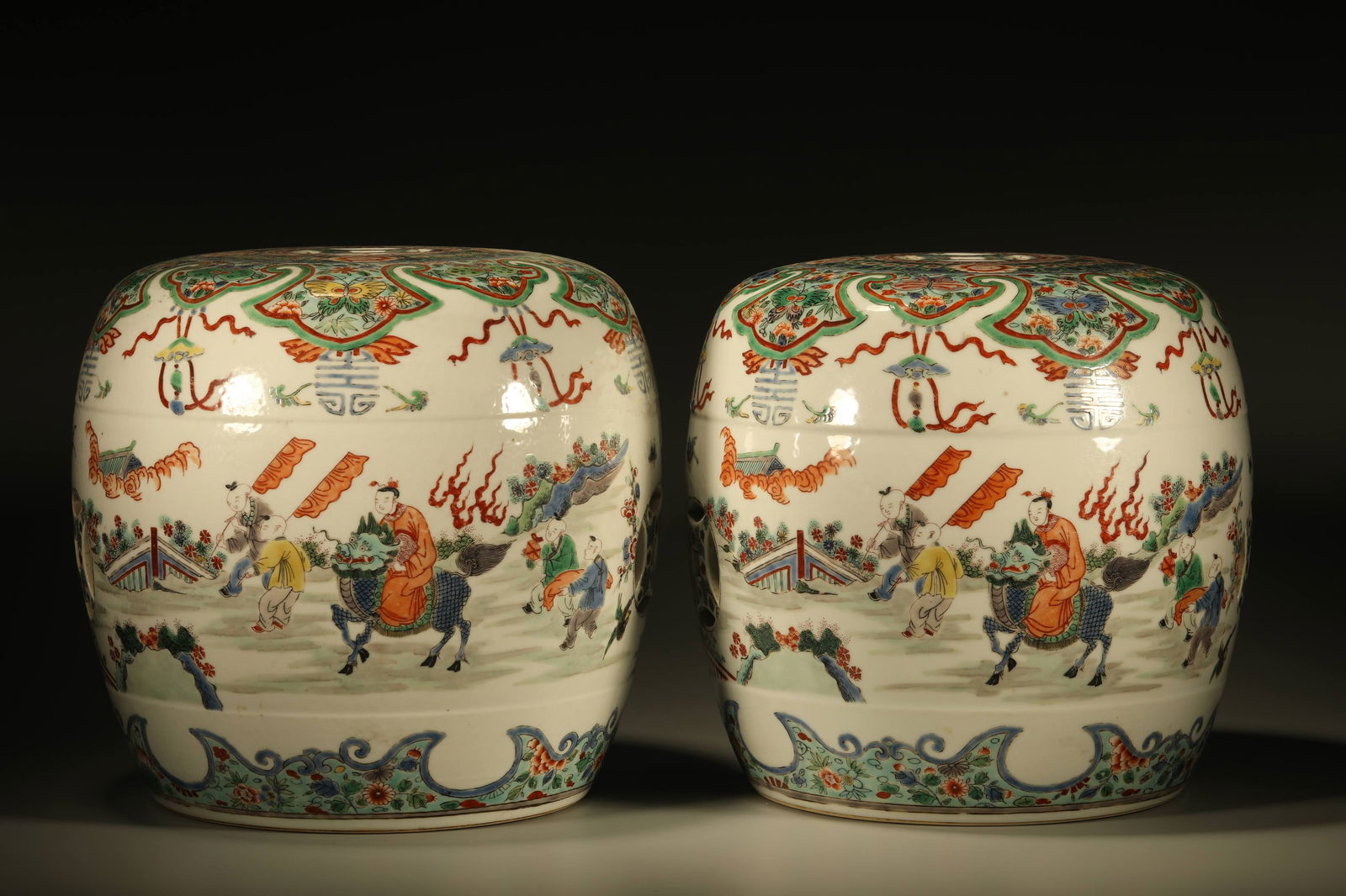 Pair of Wucai Character Story Pattern Porcelain Stool: Pair of Wucai Character Story Pattern Porcelain Stool (22 x 22cm)