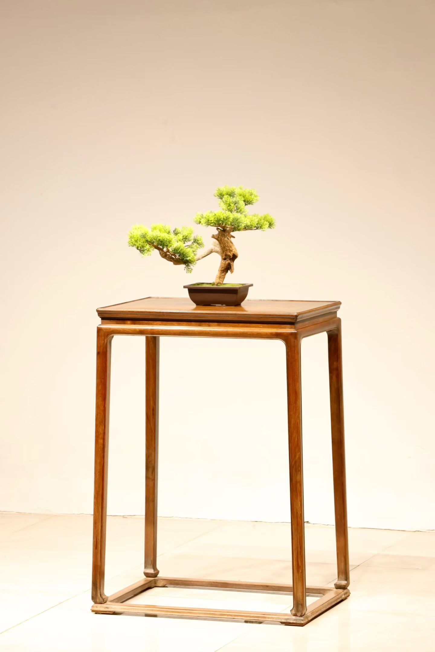 Huanghuali Wood Table: Huanghuali Wood Table ?56 x 38 x 80cm)