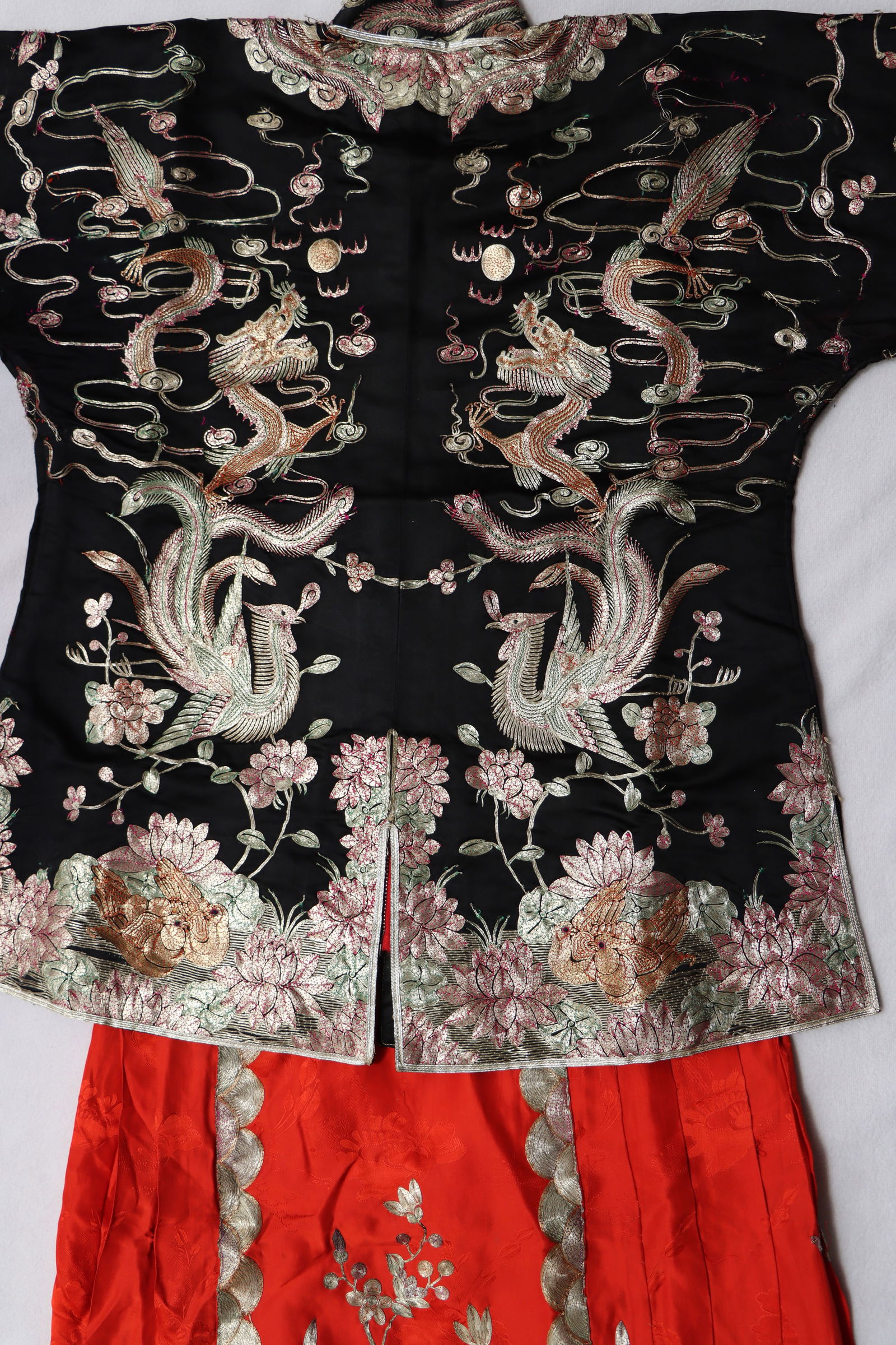 Silk Embroidery Flower and Phoenix Pattern Clothes - 10