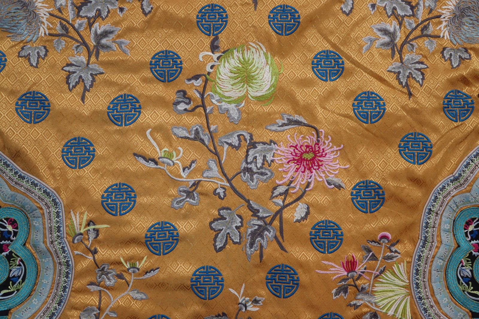 Silk Embroidery Flower Pattern Clothes - 3