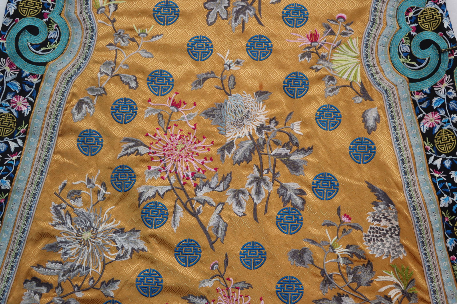 Silk Embroidery Flower Pattern Clothes - 4