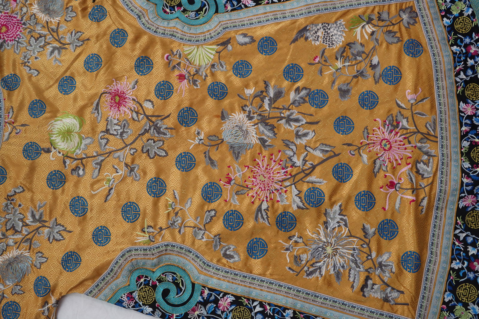 Silk Embroidery Flower Pattern Clothes - 5