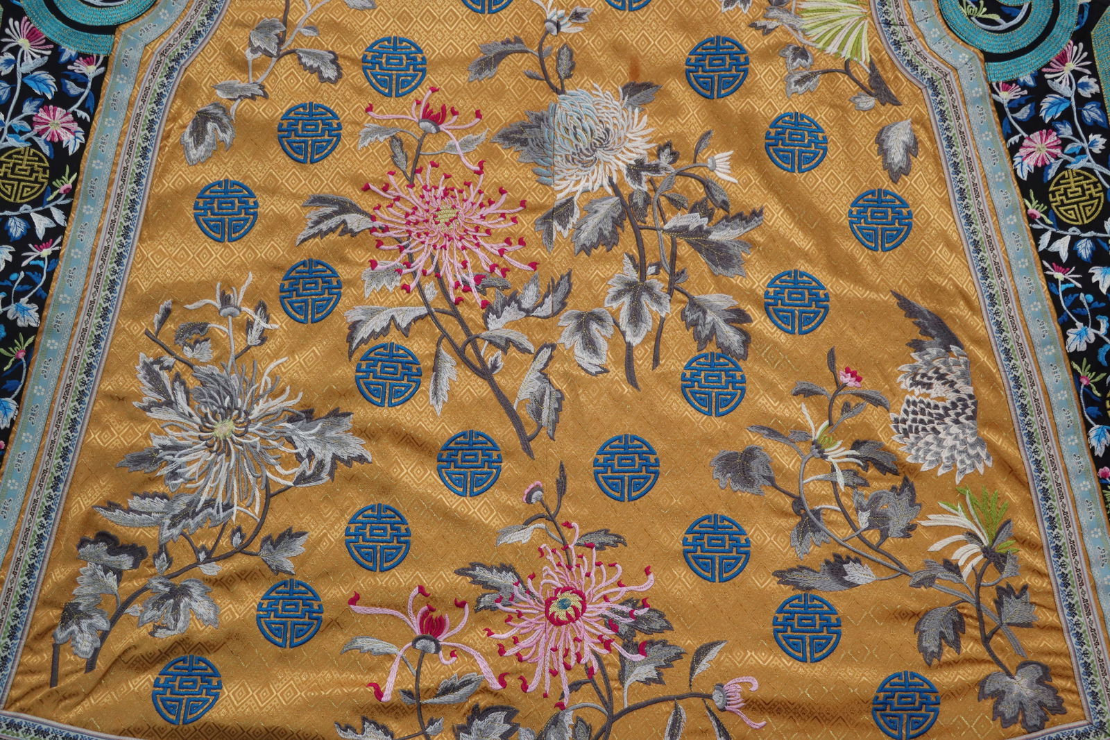 Silk Embroidery Flower Pattern Clothes - 7