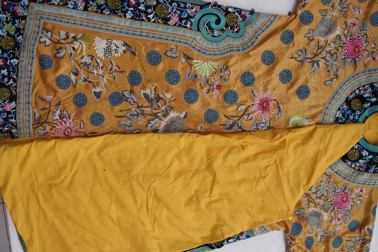 Silk Embroidery Flower Pattern Clothes - 8