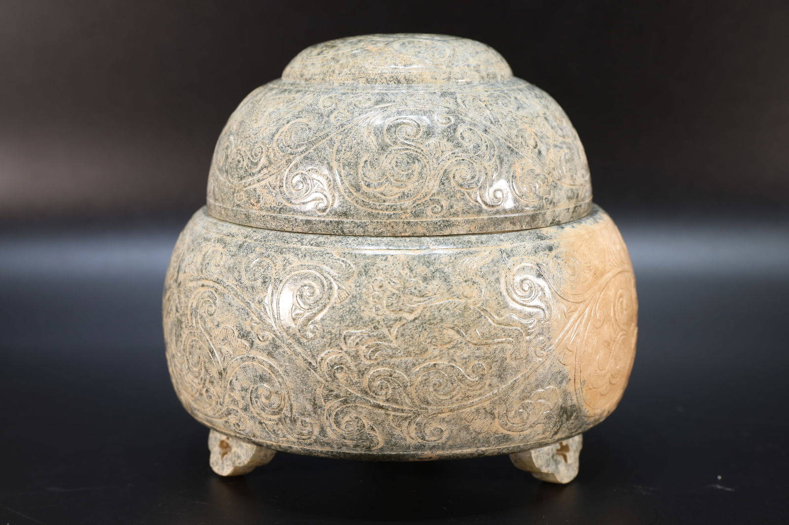 Jade Carved Flower and Dragon Pattern Lid Pot: Jade Carved Flower and Dragon Pattern Lid Pot (13.5 x 14cm)