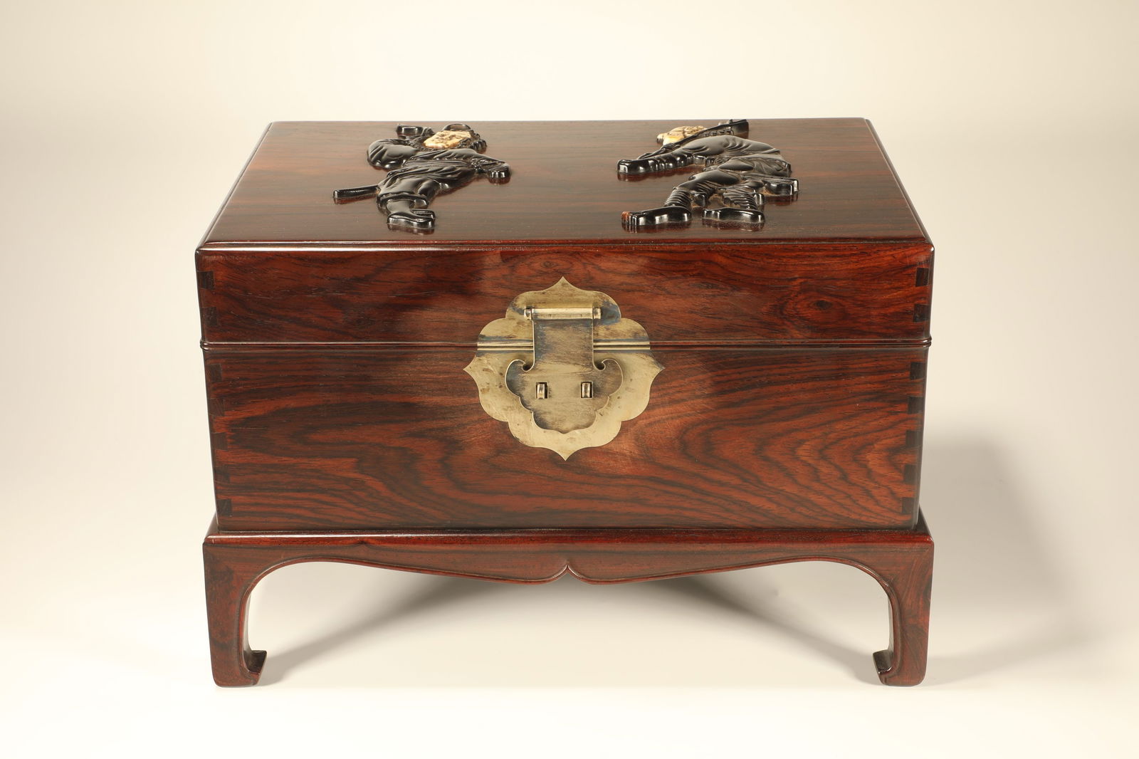 Huanghuali Wood Inlaid Red Sandalwood Carved Character Pattern Lid Box: Huanghuali Wood Inlaid Red Sandalwood Carved Character Pattern Lid Box (35 x 24 x 23cm)