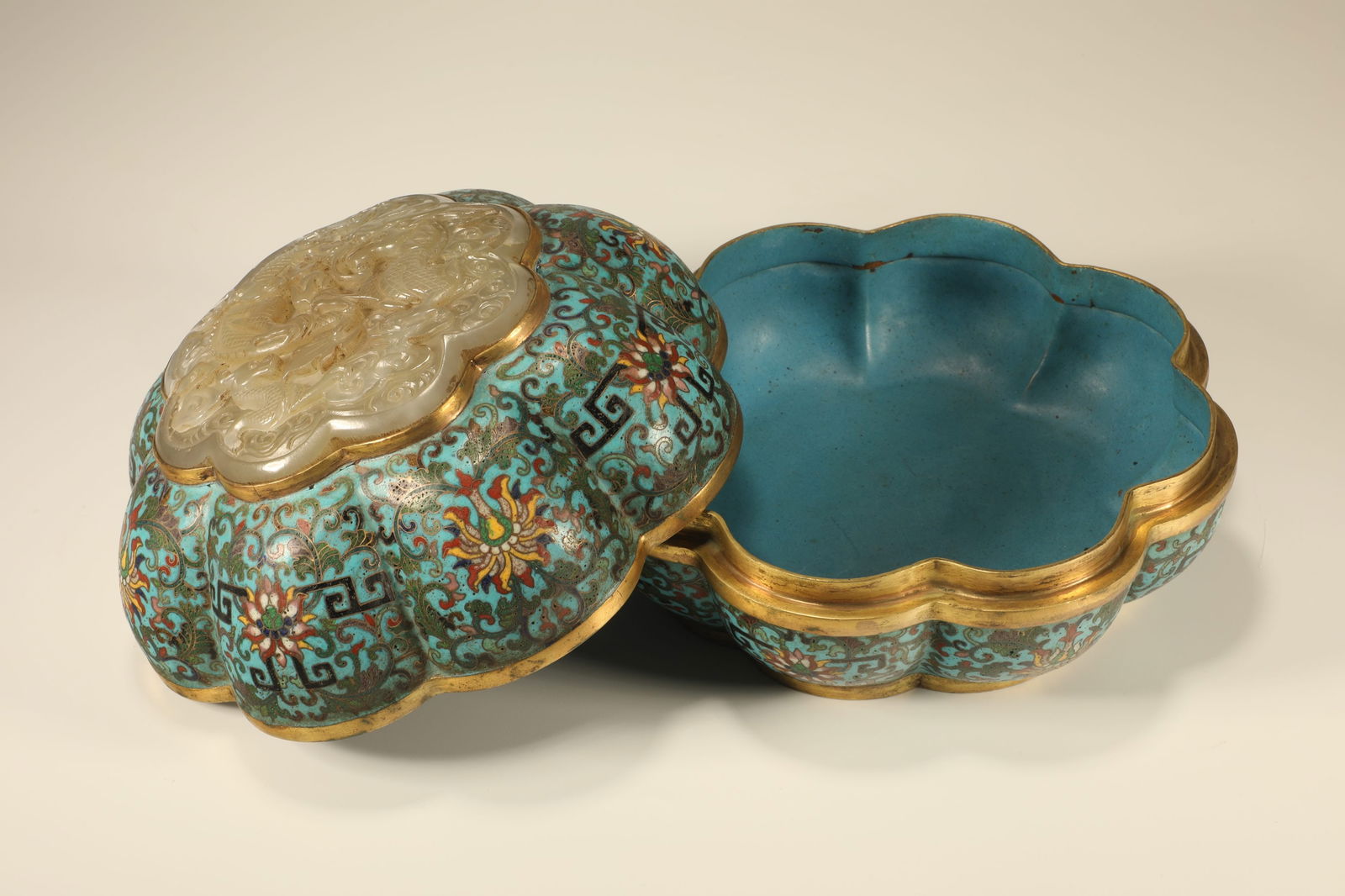 Bronze Cloisonne Inlaid Jade Carved Flower and Dragon Pattern Lid Box: Bronze Cloisonne Inlaid Jade Carved Flower and Dragon Pattern Lid Box (17 x 11cm)