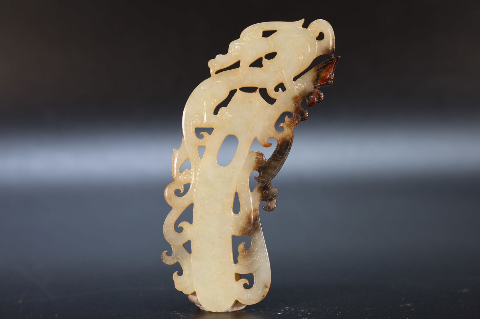 Jade Carved Dragon Pattern Bi: Jade Carved Dragon Pattern Bi (9.8 x 4 x 0.5cm)