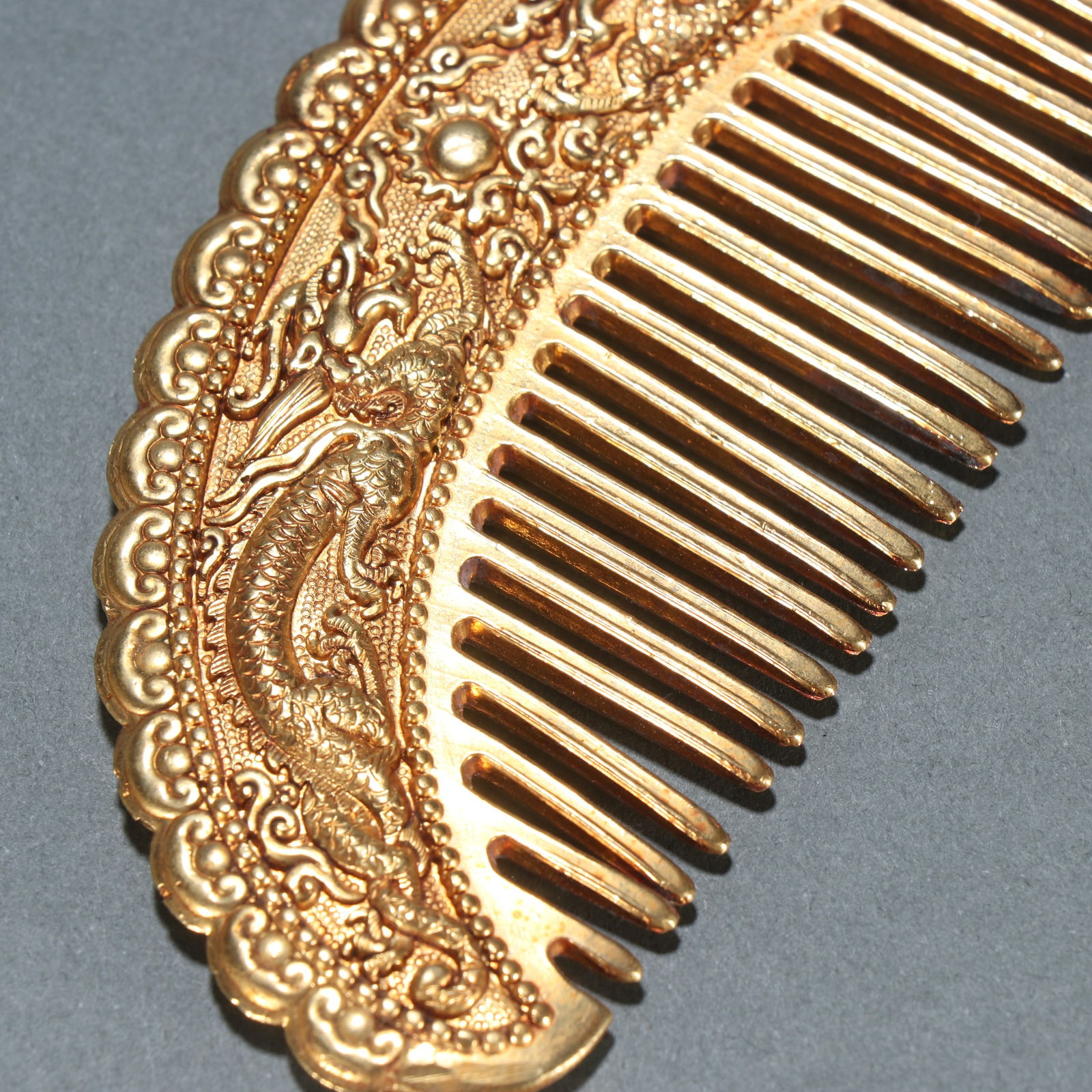 Gilt Bronze Carved Dragon Pattern Comb - 3
